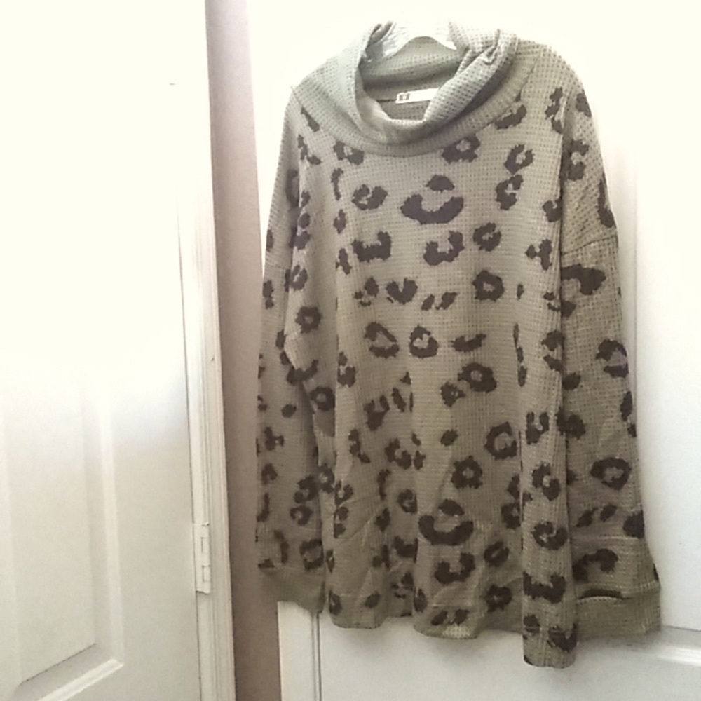 FINAL MARKDOWN Ladies tarse cowl neck top xl